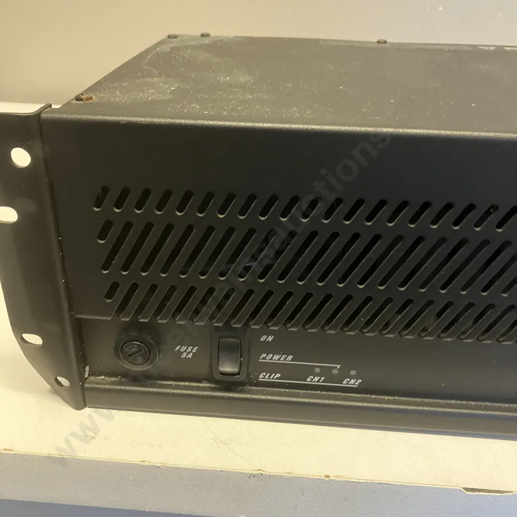 QSC USA 900 Professional Power Amplifier - 450W per Channel @ 4 Ohms Image 1++