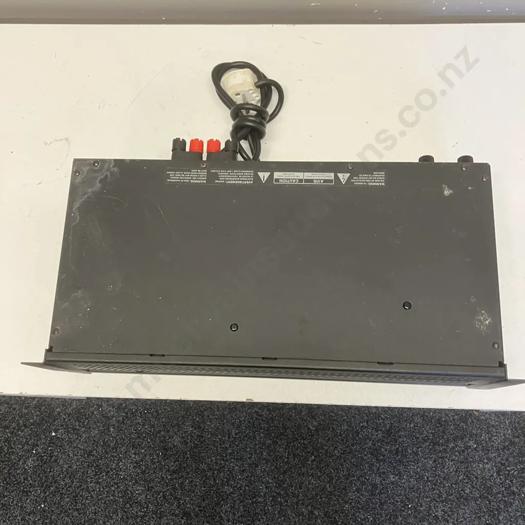 QSC USA 900 Professional Power Amplifier - 450W per Channel @ 4 Ohms Image 1++
