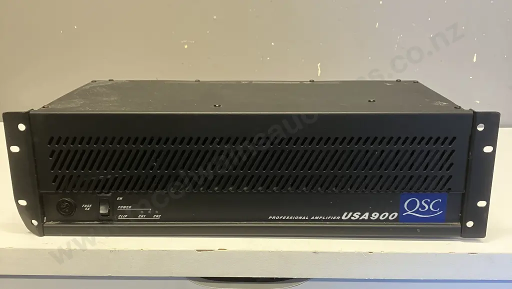 QSC USA 900 Professional Power Amplifier - 450W per Channel @ 4 Ohms Image 1++