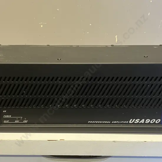 QSC USA 900 Professional Power Amplifier - 450W per Channel @ 4 Ohms