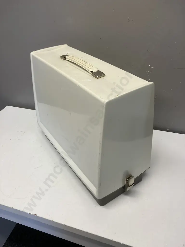 Singer Model 478 Sewing Machine Image 1++