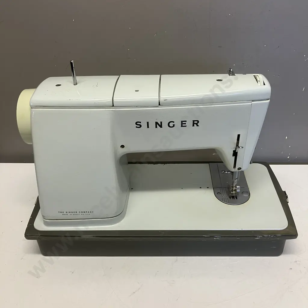 Singer Model 478 Sewing Machine Image 1++