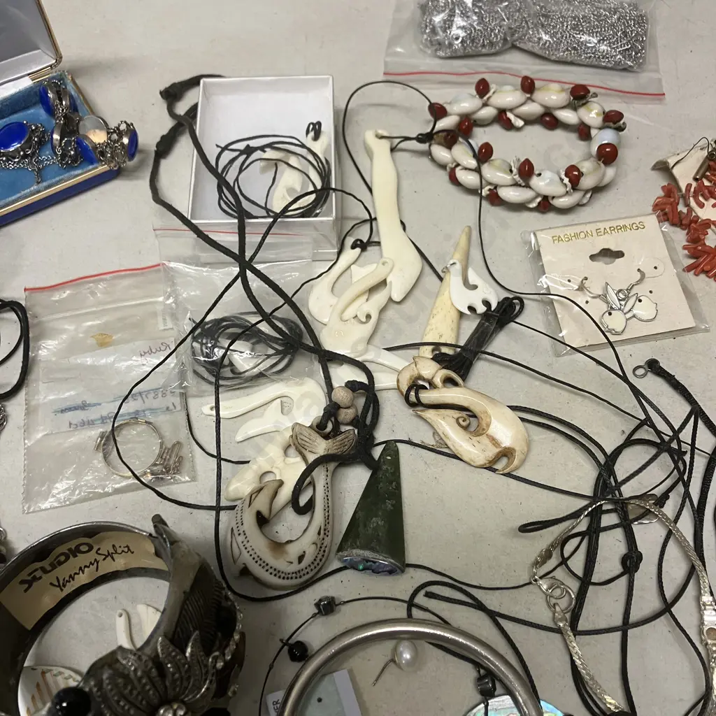 Box Lot Assorted Jewellery, Cufflinks Etc Image 1++