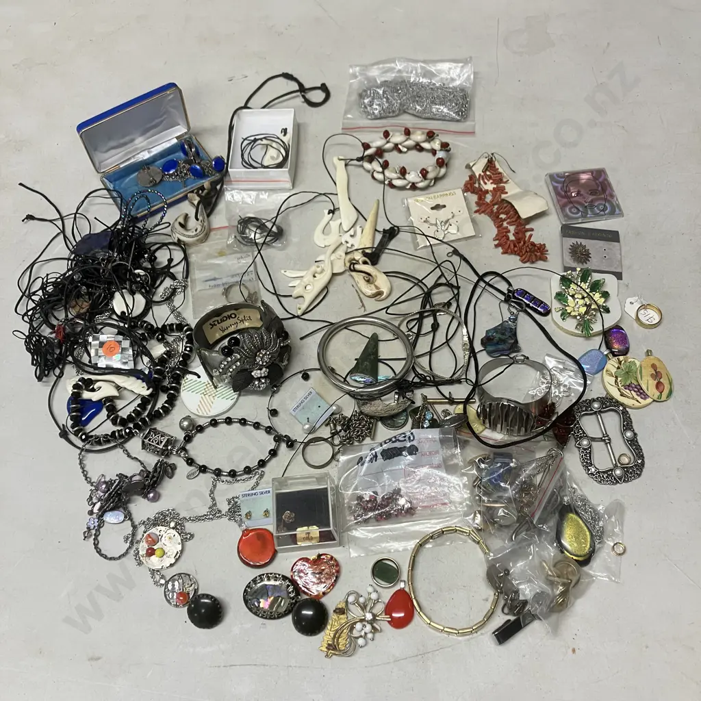 Box Lot Assorted Jewellery, Cufflinks Etc Image 1++
