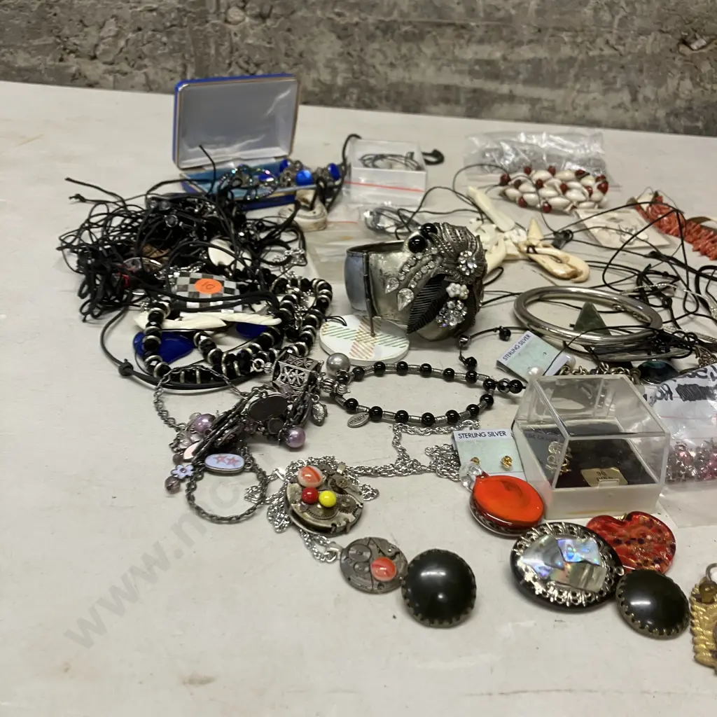 Box Lot Assorted Jewellery, Cufflinks Etc Image 1++