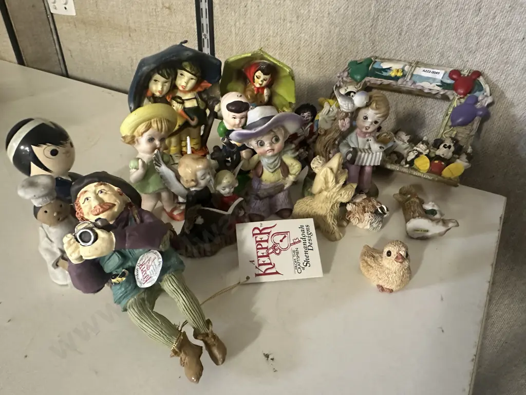 Assorted Vintage Figurines & Ornaments Image 1++