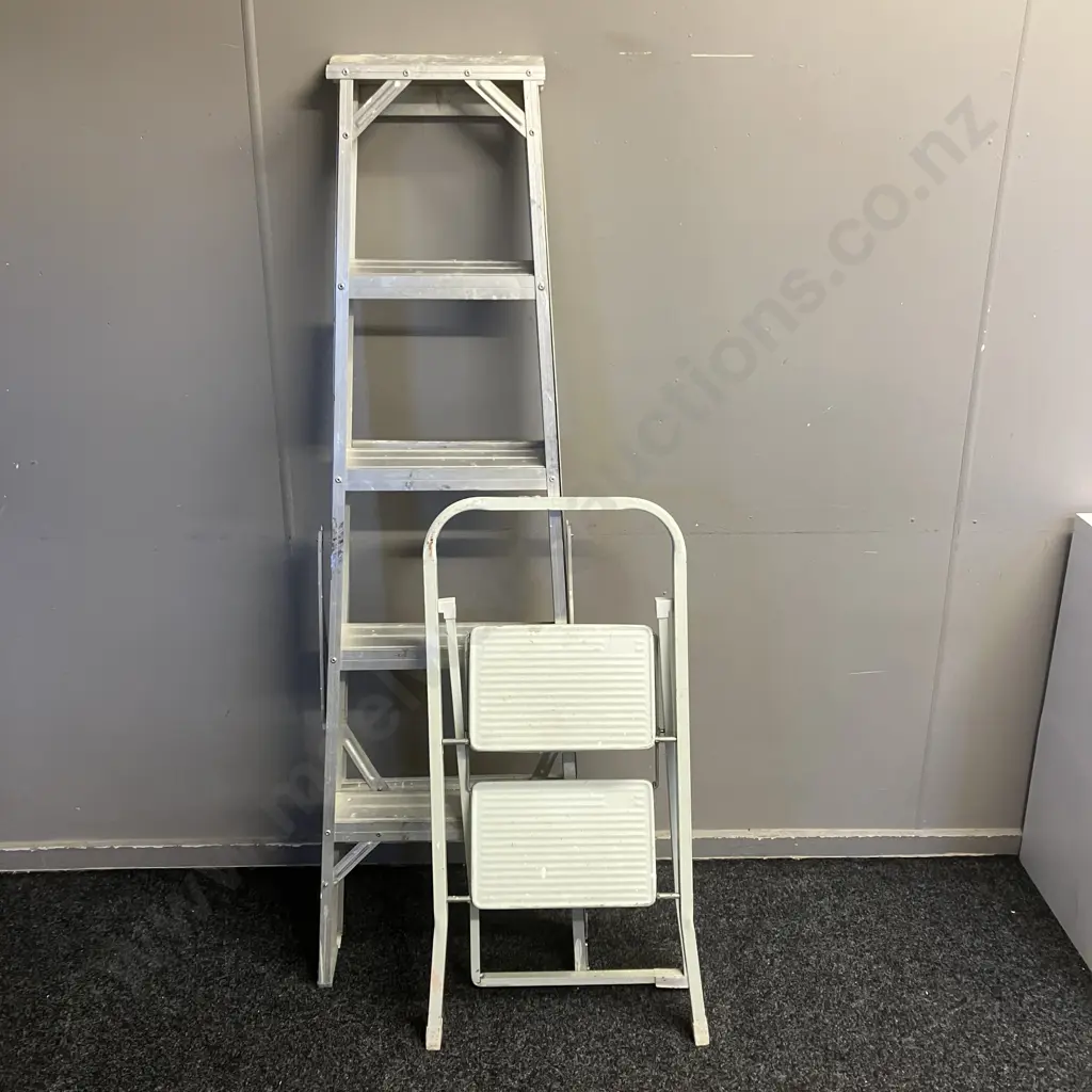 Aluminium Ladder - 4 Step With White 2 Step Stepladder Image 1++