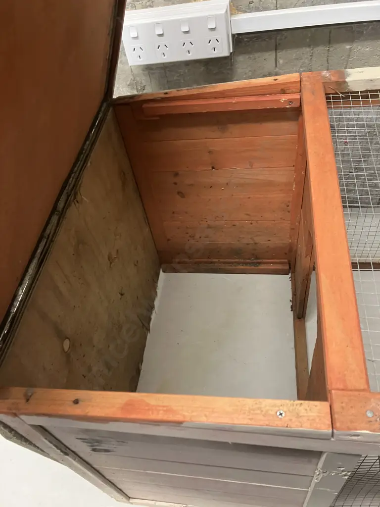 Small Animal Hutch H46 W97 D50cm (As Found Condition) Image 1++