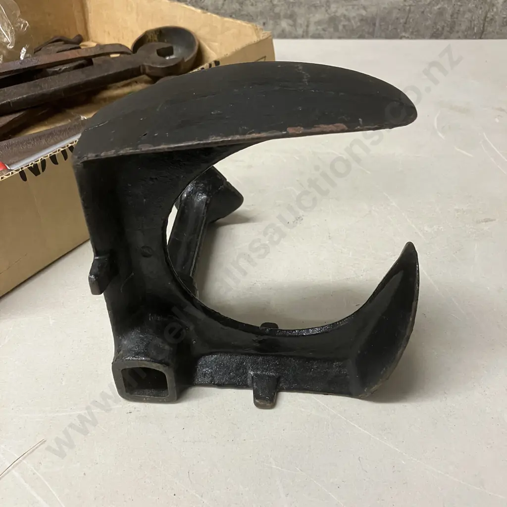 Box Lot Assorted Vintage Tools, Shoe Last Etc Image 1++