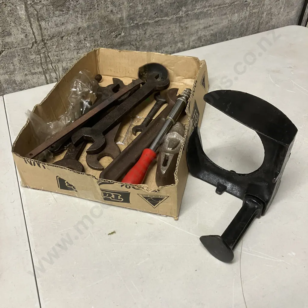 Box Lot Assorted Vintage Tools, Shoe Last Etc Image 1++