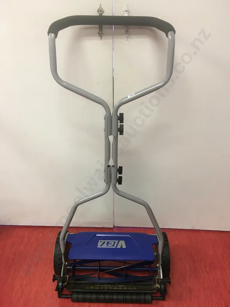 Victa Hand Push Reel Mower With Manual 16" 5-Blade Razor Cut Image 1++