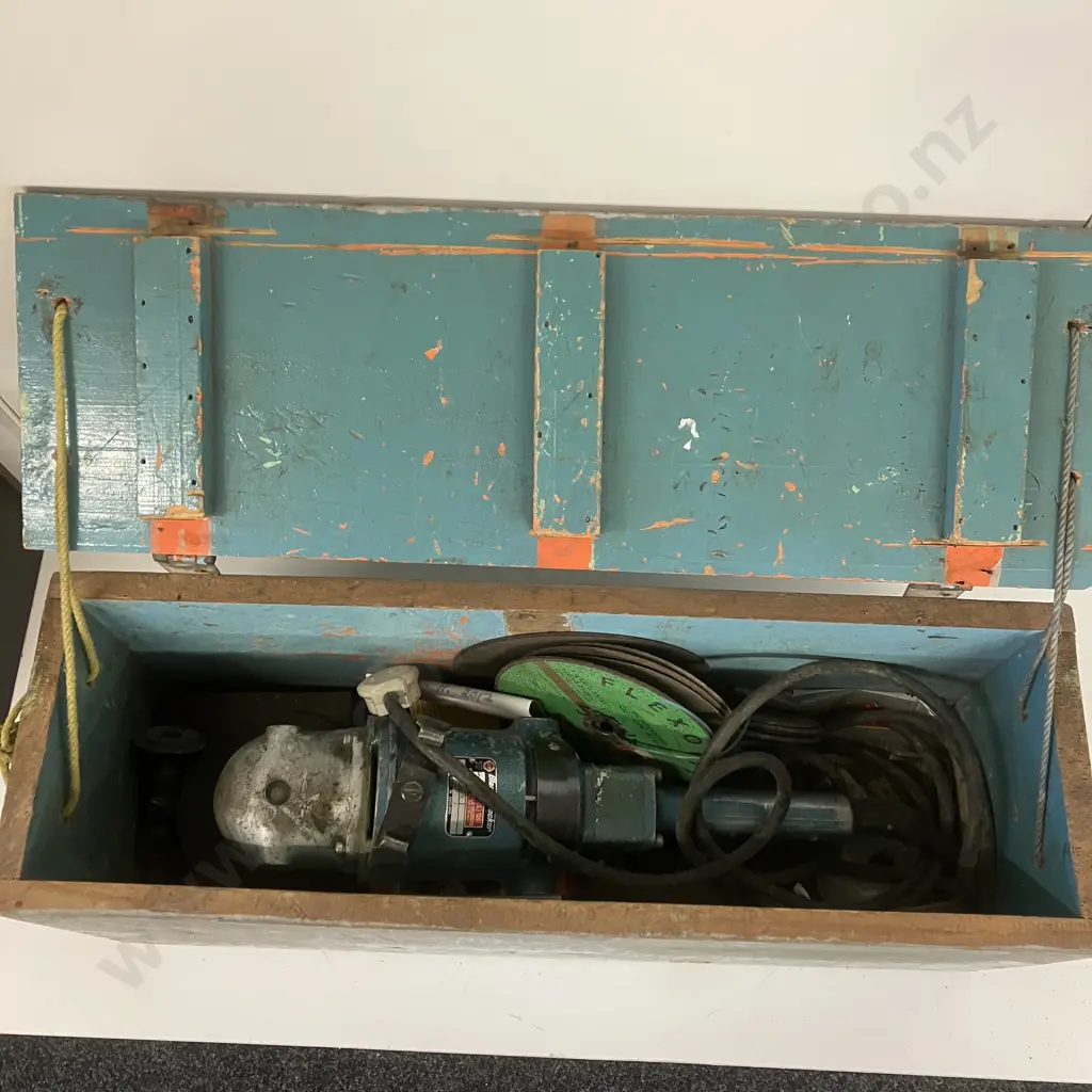 Vintage Black & Decker 7" Heavy Duty Angle Grinder, Assorted Discs In Wooden Lidded Box. Model HD1270, 1060W Image 1++