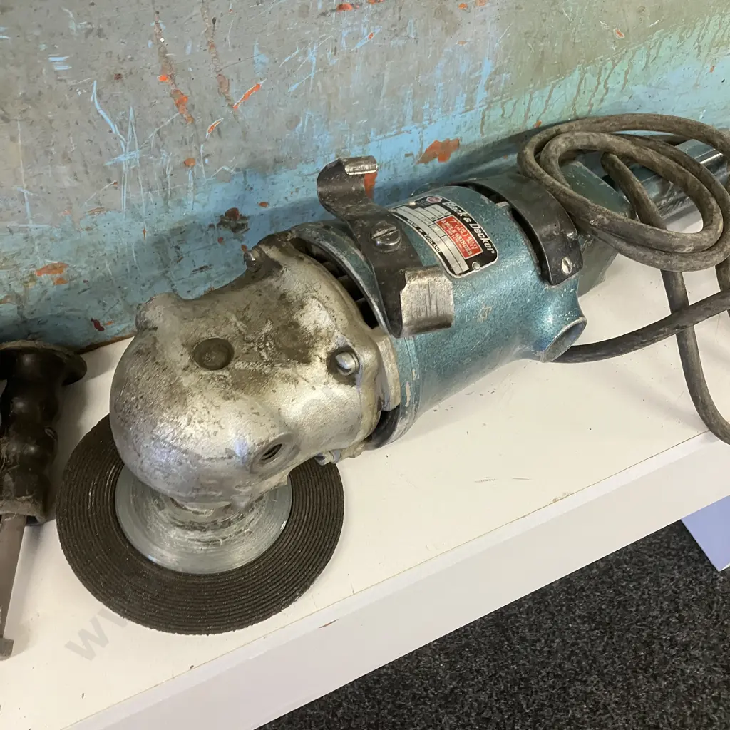 Vintage Black & Decker 7" Heavy Duty Angle Grinder, Assorted Discs In Wooden Lidded Box. Model HD1270, 1060W Image 1++