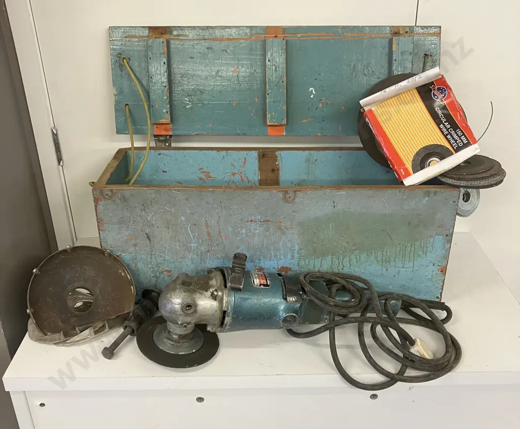 Vintage Black & Decker 7" Heavy Duty Angle Grinder, Assorted Discs In Wooden Lidded Box. Model HD1270, 1060W Image 1++