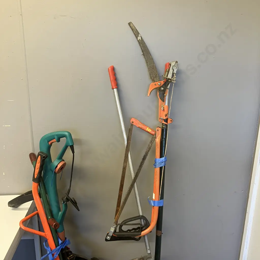 Assorted Tools Image 1++
