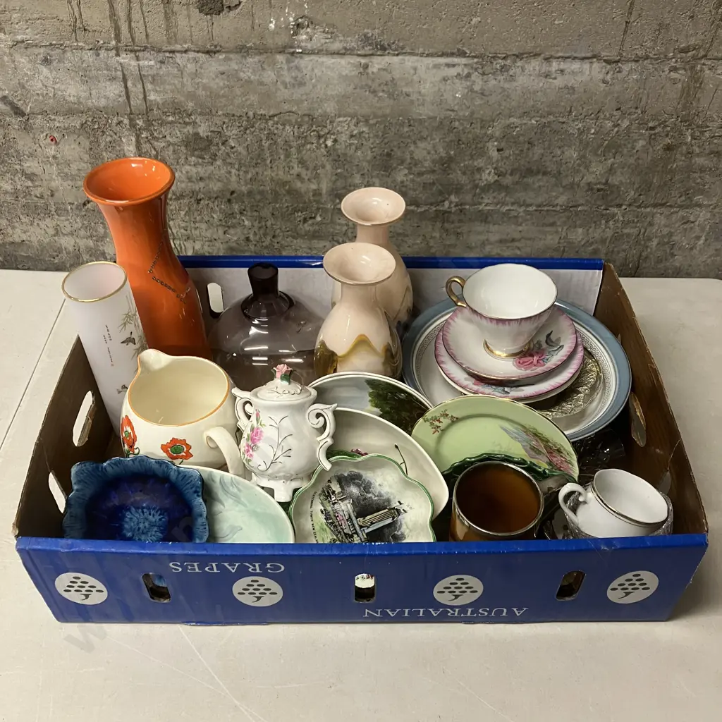 Box Lot Assorted China & Glassware Etc Image 1++
