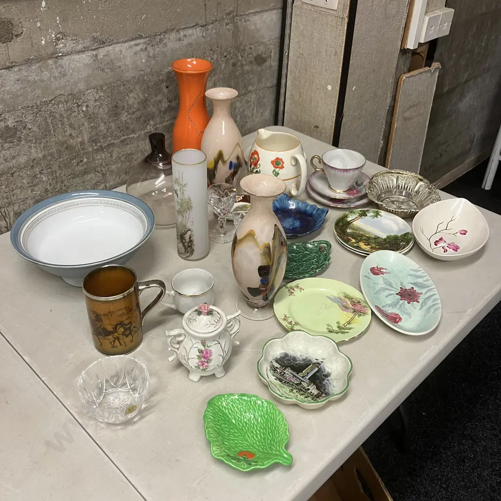 Box Lot Assorted China & Glassware Etc Image 1++
