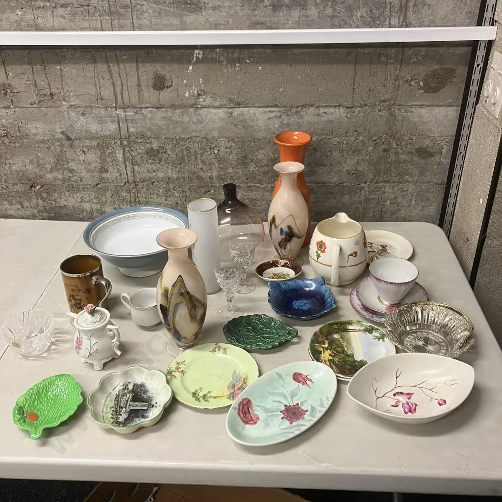 Box Lot Assorted China & Glassware Etc Image 1++