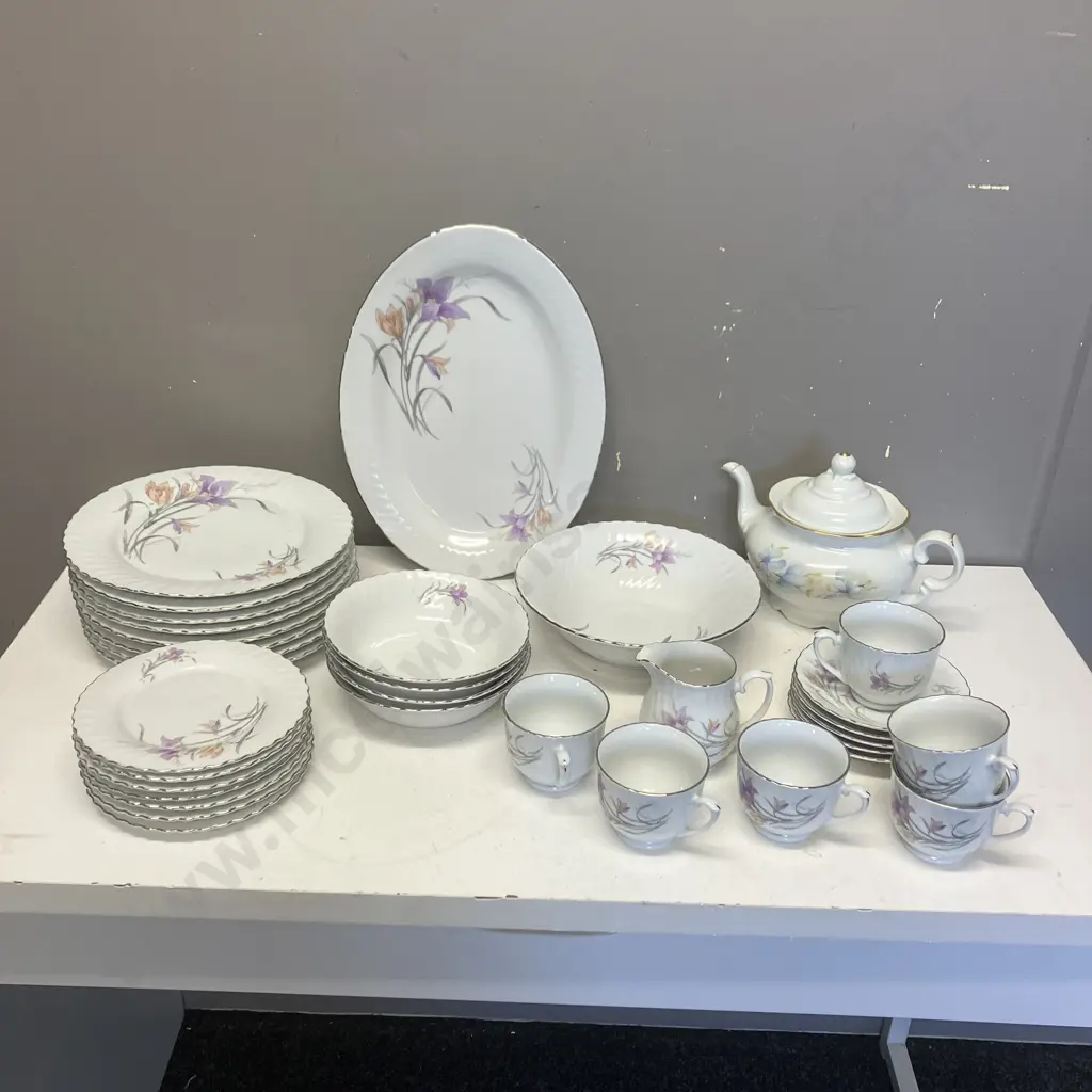 33 Piece Chinese Dinnerware With a Lord NZ Teapot Image 1++