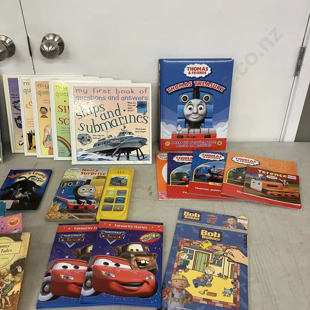 Box lot Assorted Books Image 1++