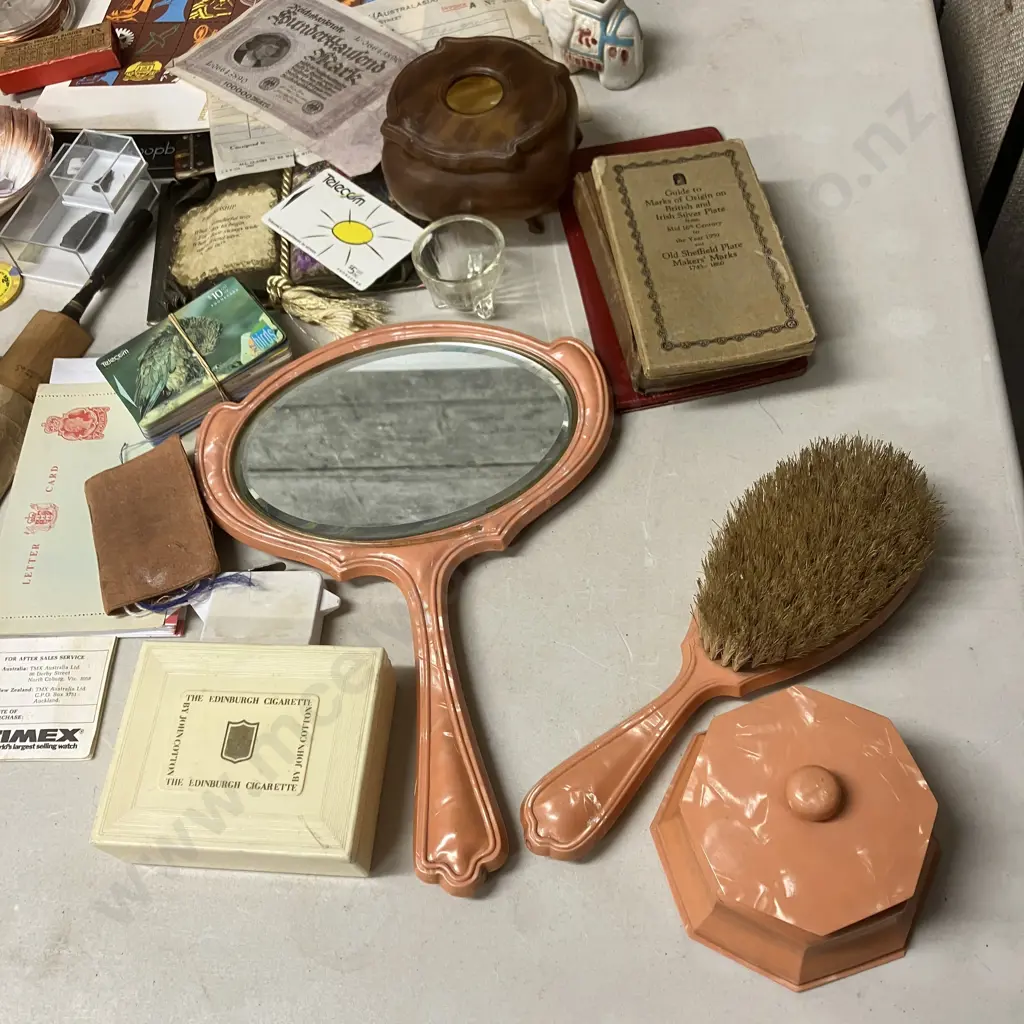 Box Lot Assorted Vintage Items, Collectors Coins Etc Image 1++