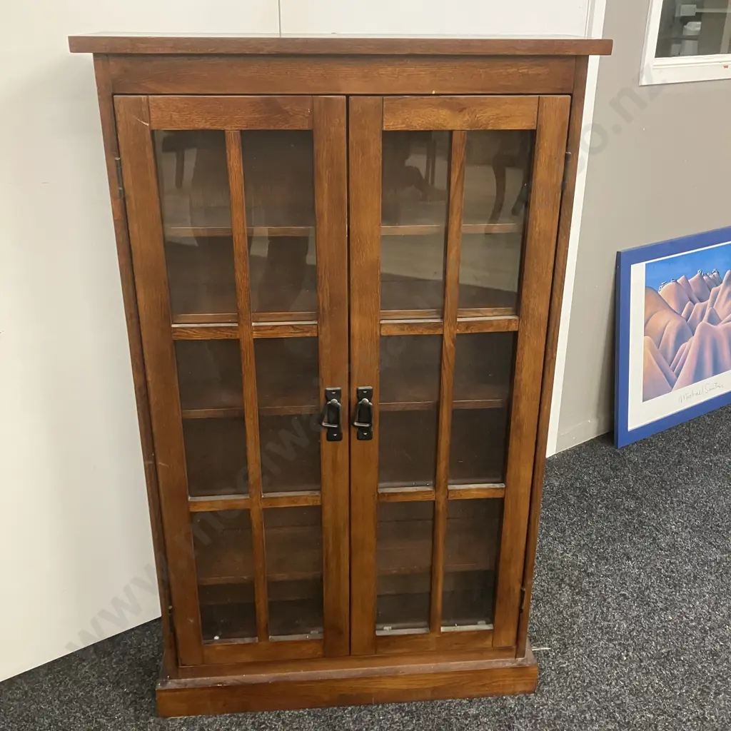 Mission Style Oak Curio Cabinet, 4 Adjustable Shelves, 2 Glass Doors, Wrought Handles. H115 W70 D20cm Image 1++