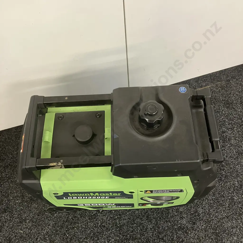 Lawnmaster LGBQH3500E Inverter Generator, Petrol, 3500W Max Power 3200W Rated Power Image 1++