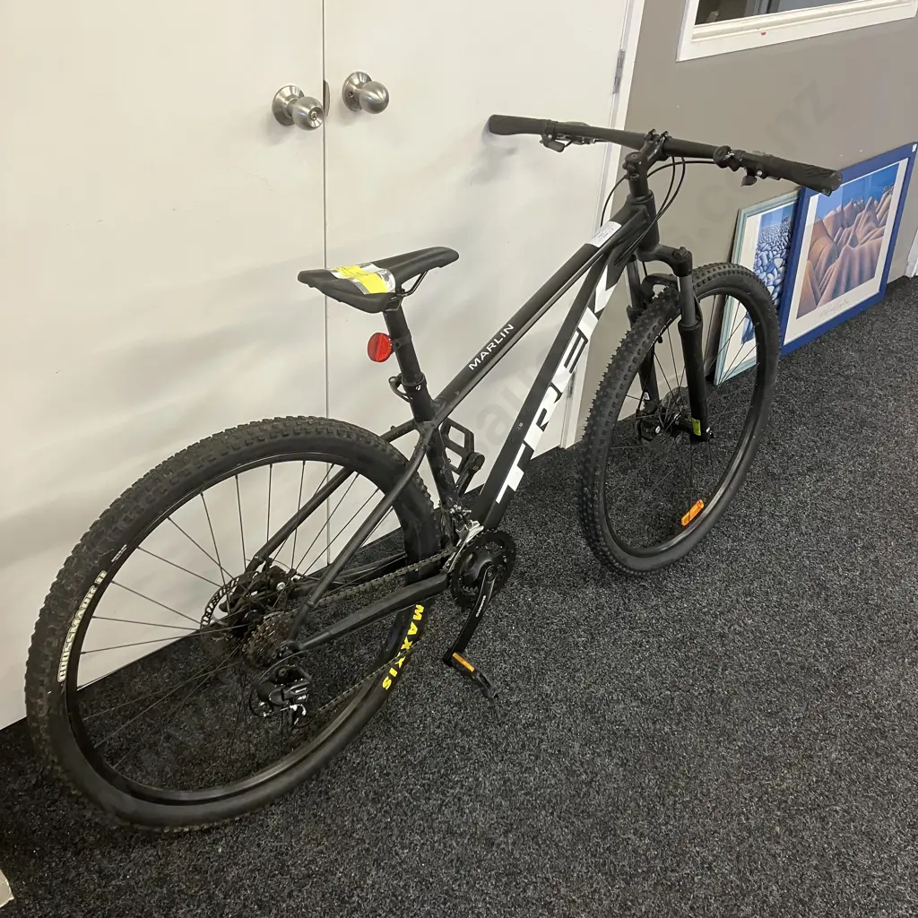 TREK Marlin Black Mountain Bike Image 1++