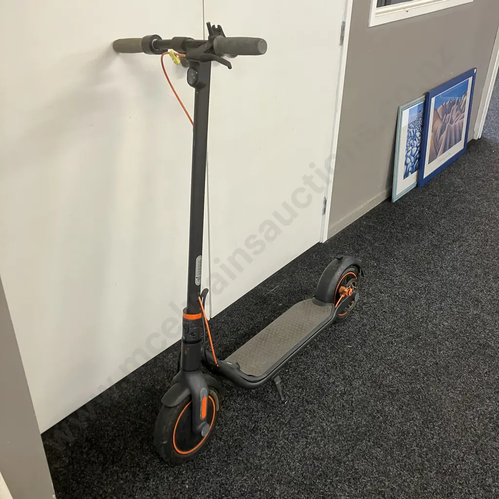 Segway Ninebot Electric KickScooter #M54K5222E10585 Image 1++