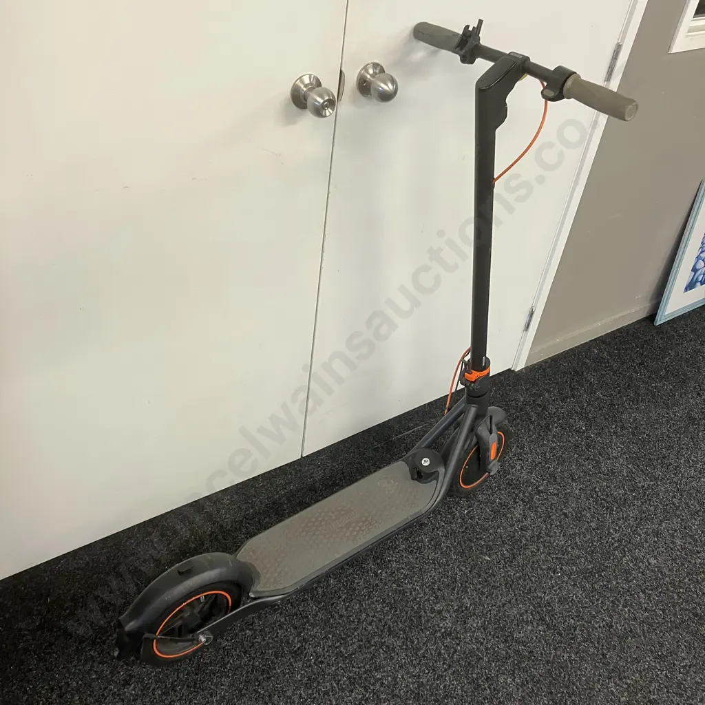 Segway Ninebot Electric KickScooter #M54K5222E10585 Image 1++