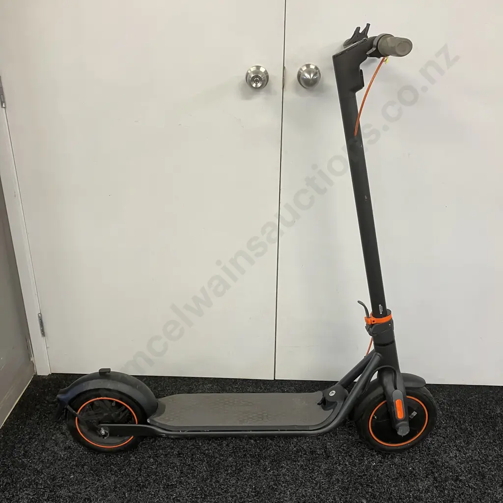 Segway Ninebot Electric KickScooter #M54K5222E10585 Image 1++