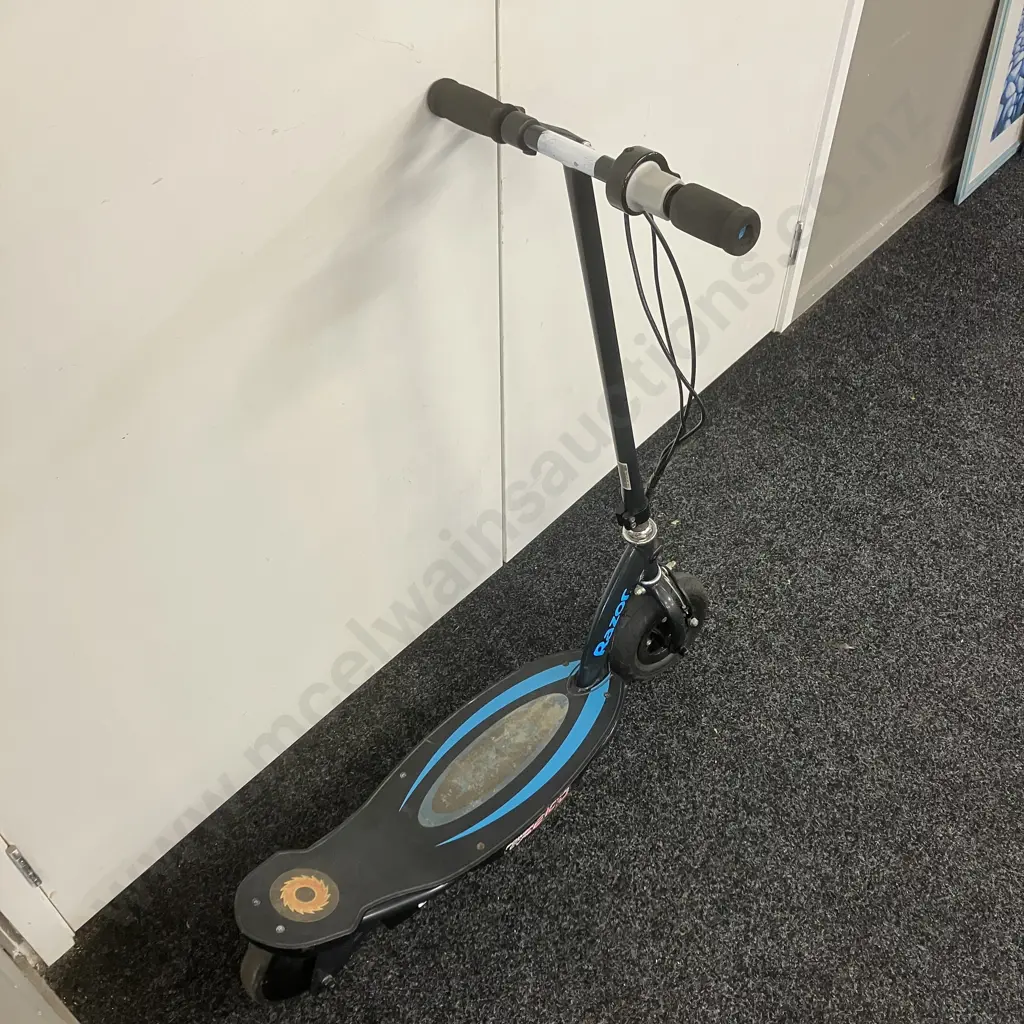 Razor Power Core E100 Electric Scooter Image 1++