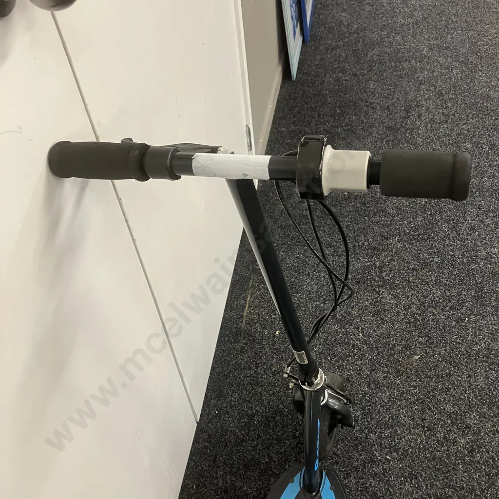 Razor Power Core E100 Electric Scooter Image 1++