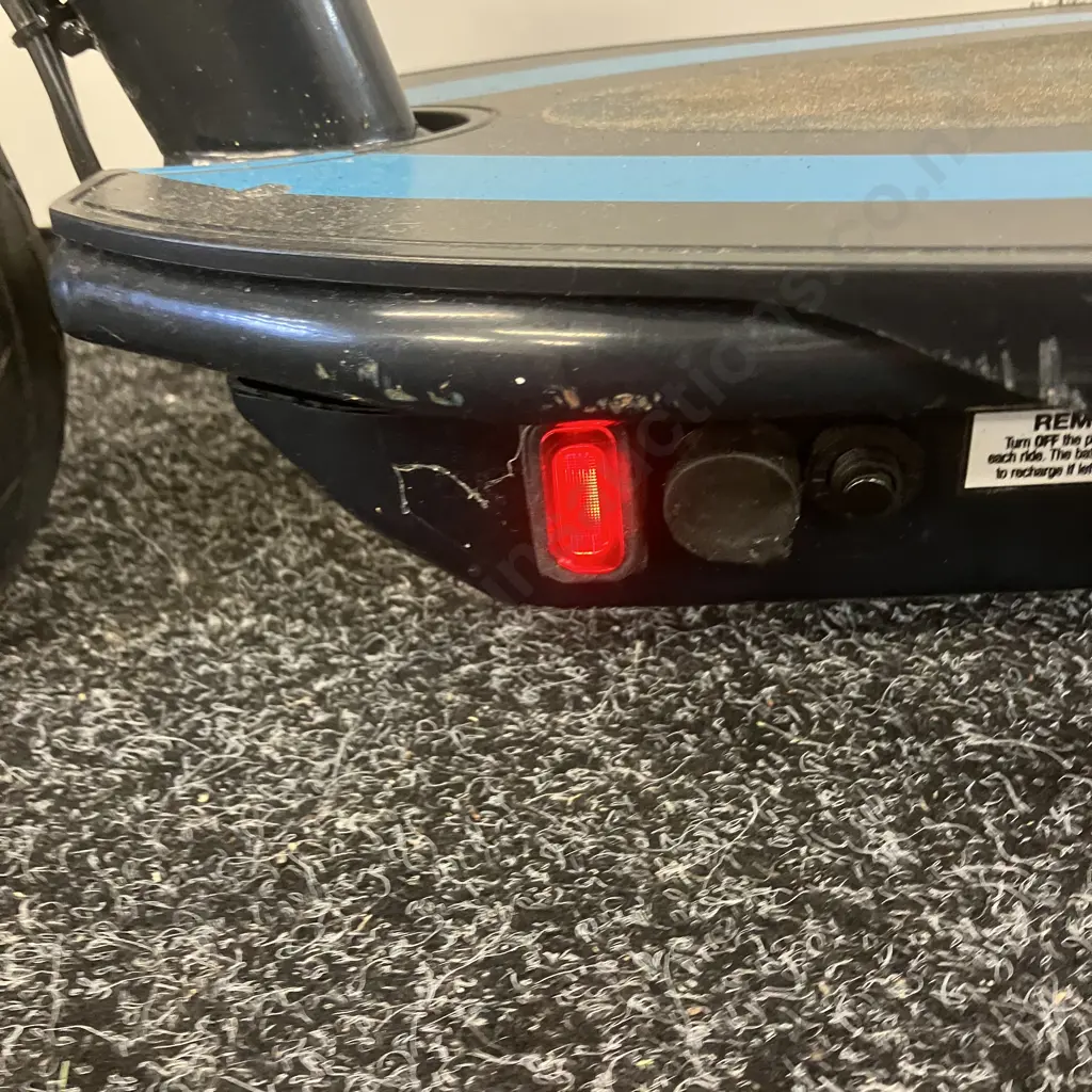 Razor Power Core E100 Electric Scooter Image 1++