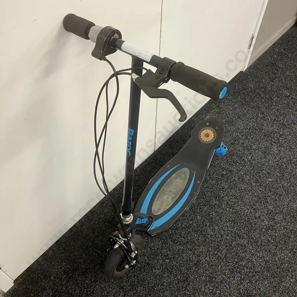 Razor Power Core E100 Electric Scooter Image 1++