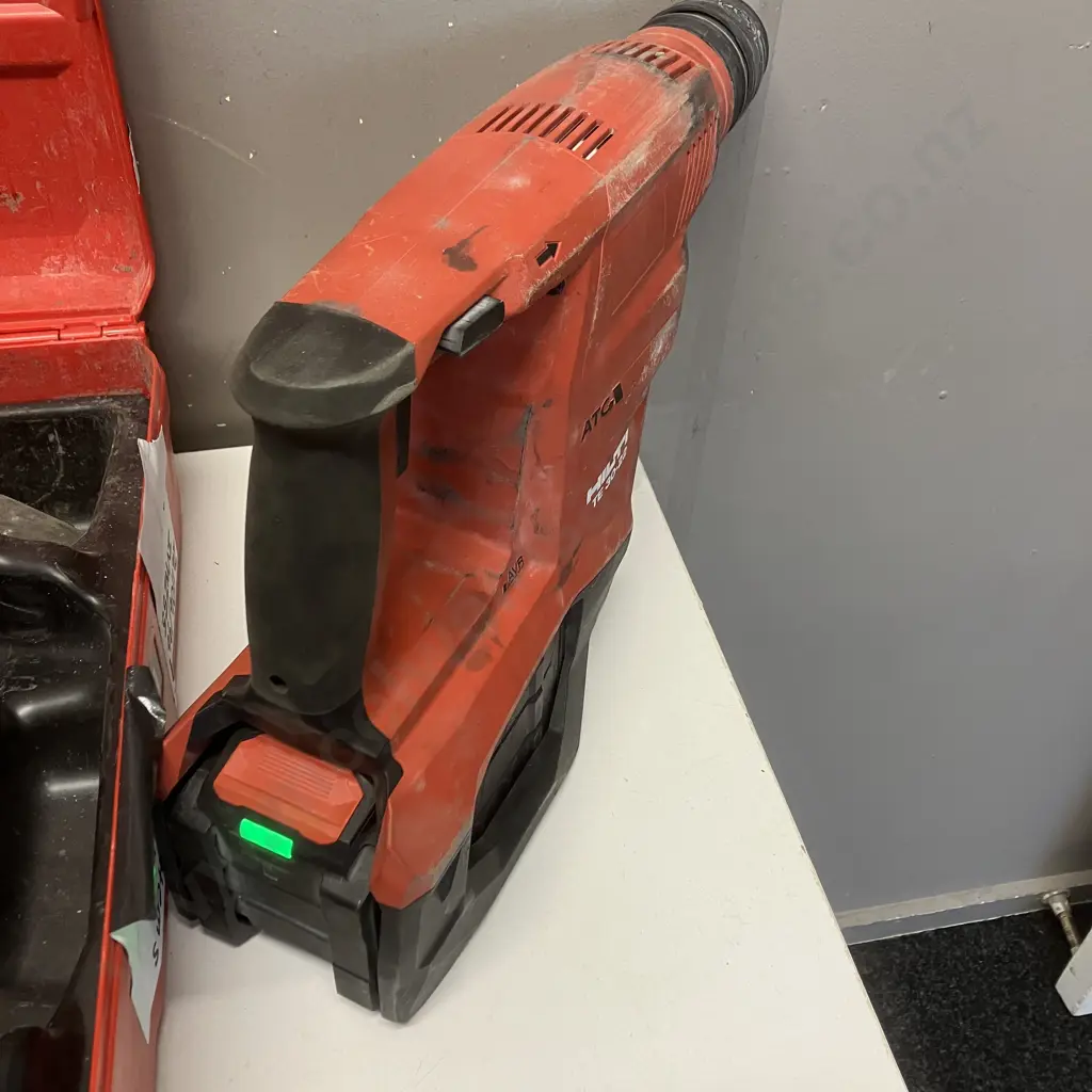 Hilti TE 30-22 Cordless Rotary Hammer, 2 x Hilti B22-255 Batteries, Hilti C 8-22 Nuron Ultimate Charger In Moulded Case Image 1++