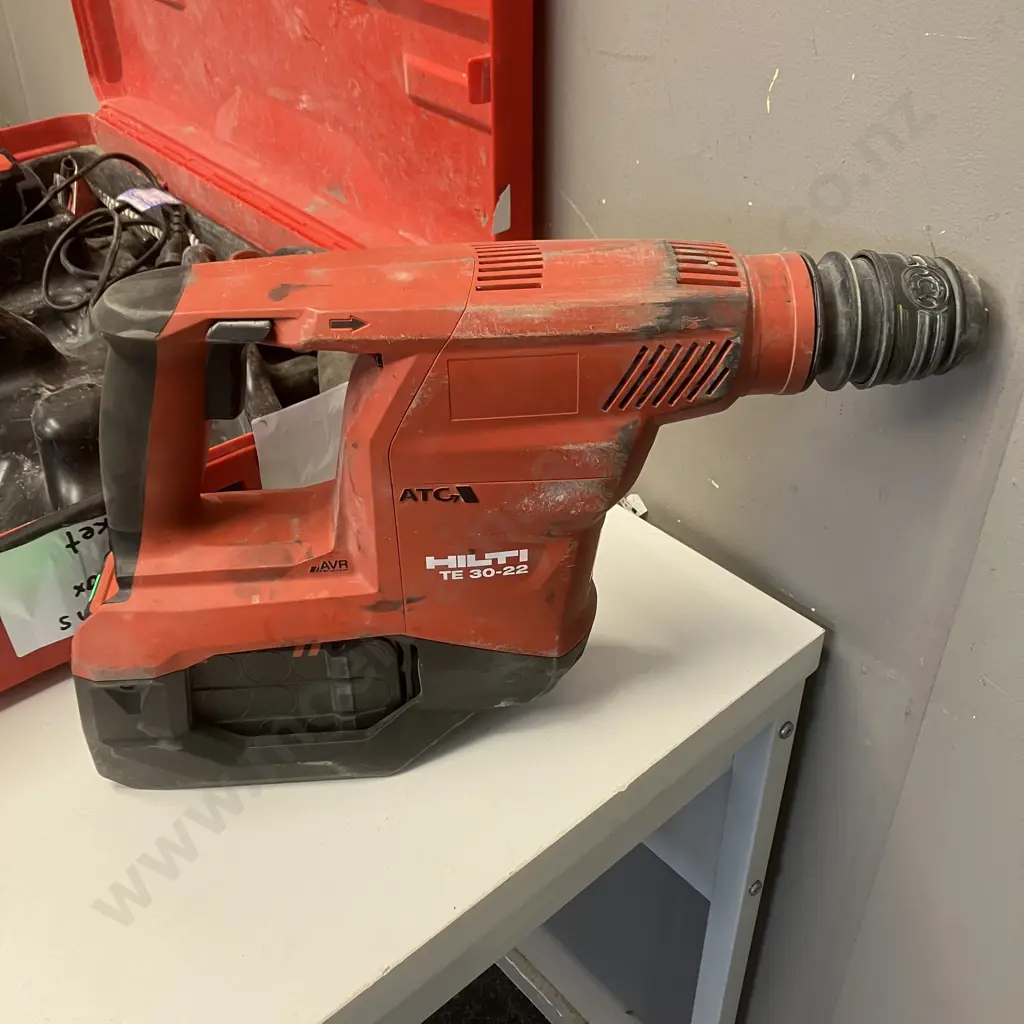 Hilti TE 30-22 Cordless Rotary Hammer, 2 x Hilti B22-255 Batteries, Hilti C 8-22 Nuron Ultimate Charger In Moulded Case Image 1++