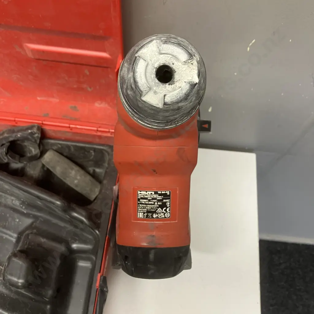 Hilti TE 30-22 Cordless Rotary Hammer, 2 x Hilti B22-255 Batteries, Hilti C 8-22 Nuron Ultimate Charger In Moulded Case Image 1++
