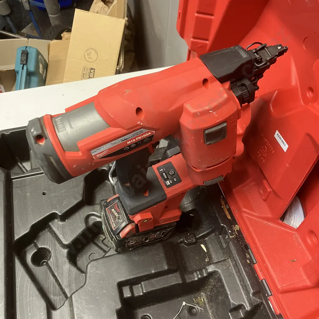 Milwaukee M18 FUEL Cordless Finish Nailer 16Ga 18V - Model FN16GA With 5.0Ah Battery In Moulded Case (No Charger) Image 1++