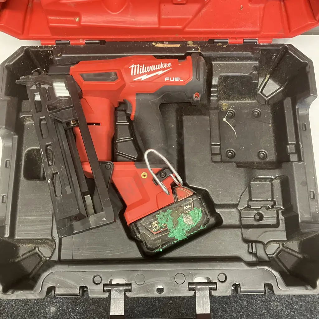 Milwaukee M18 FUEL Cordless Finish Nailer 16Ga 18V - Model FN16GA With 5.0Ah Battery In Moulded Case (No Charger) Image 1++