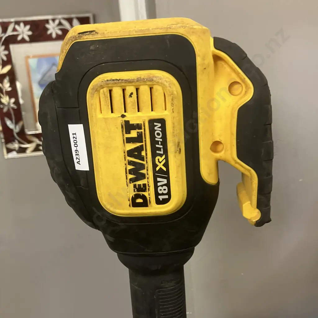 DeWalt Brushless Cordless Line Trimmer DCM561L1S-XE (Skin Only) Image 1++