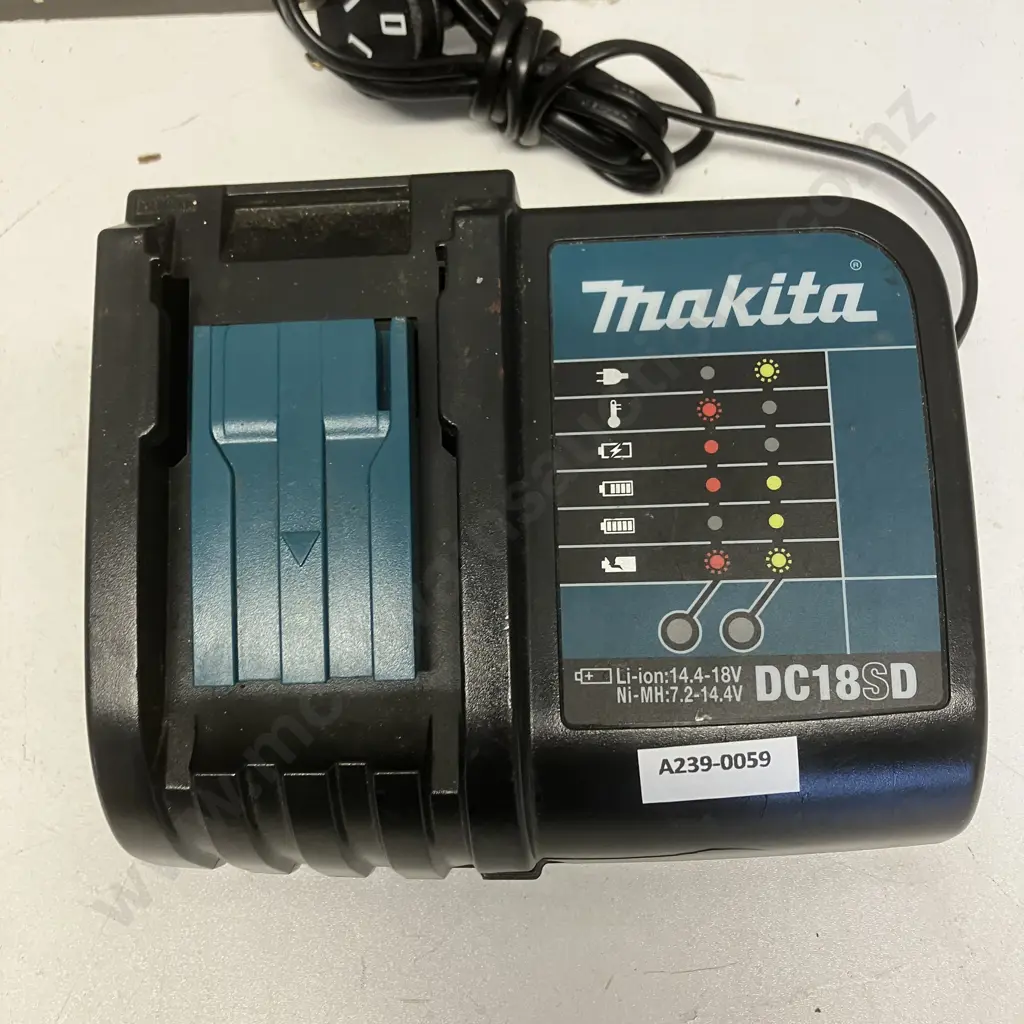 Makita DC18SD LXT Charger 7.2-18v With 1.5Ah Battery Image 1++