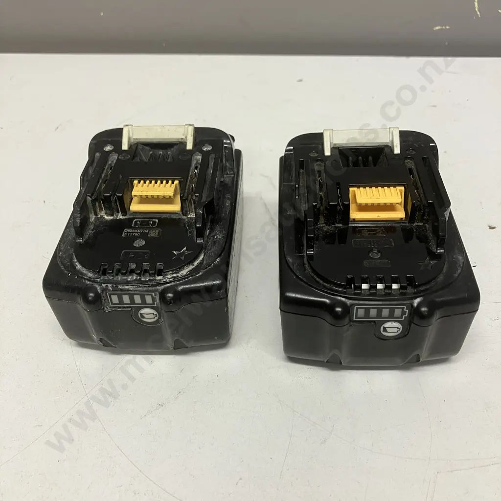 Pair of Makita Batteries - Li-ion 18V 5Ah with Battery Level Gauge Image 1++