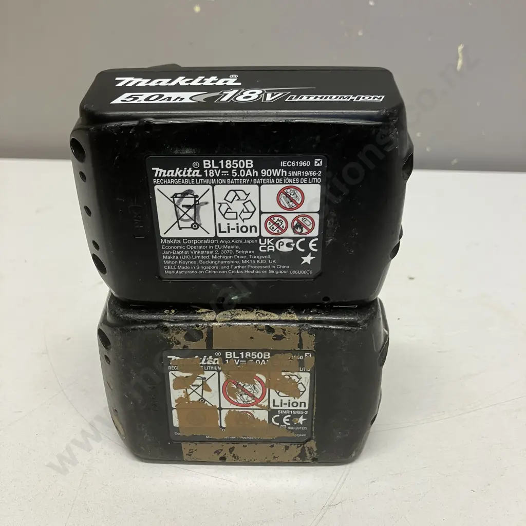 Pair of Makita Batteries - Li-ion 18V 5Ah with Battery Level Gauge Image 1++