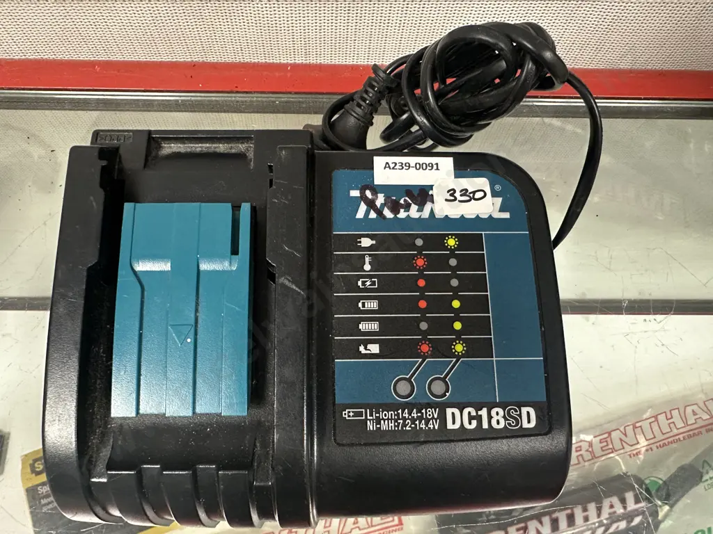 Makita DC18SD Battery Charger Image 1++