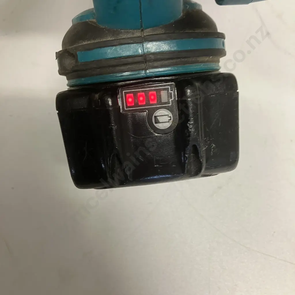 Makita BUB182 LXT Cordless Blower Short Nozzle 18V With 5.0Ah Battery (No Charger) Image 1++