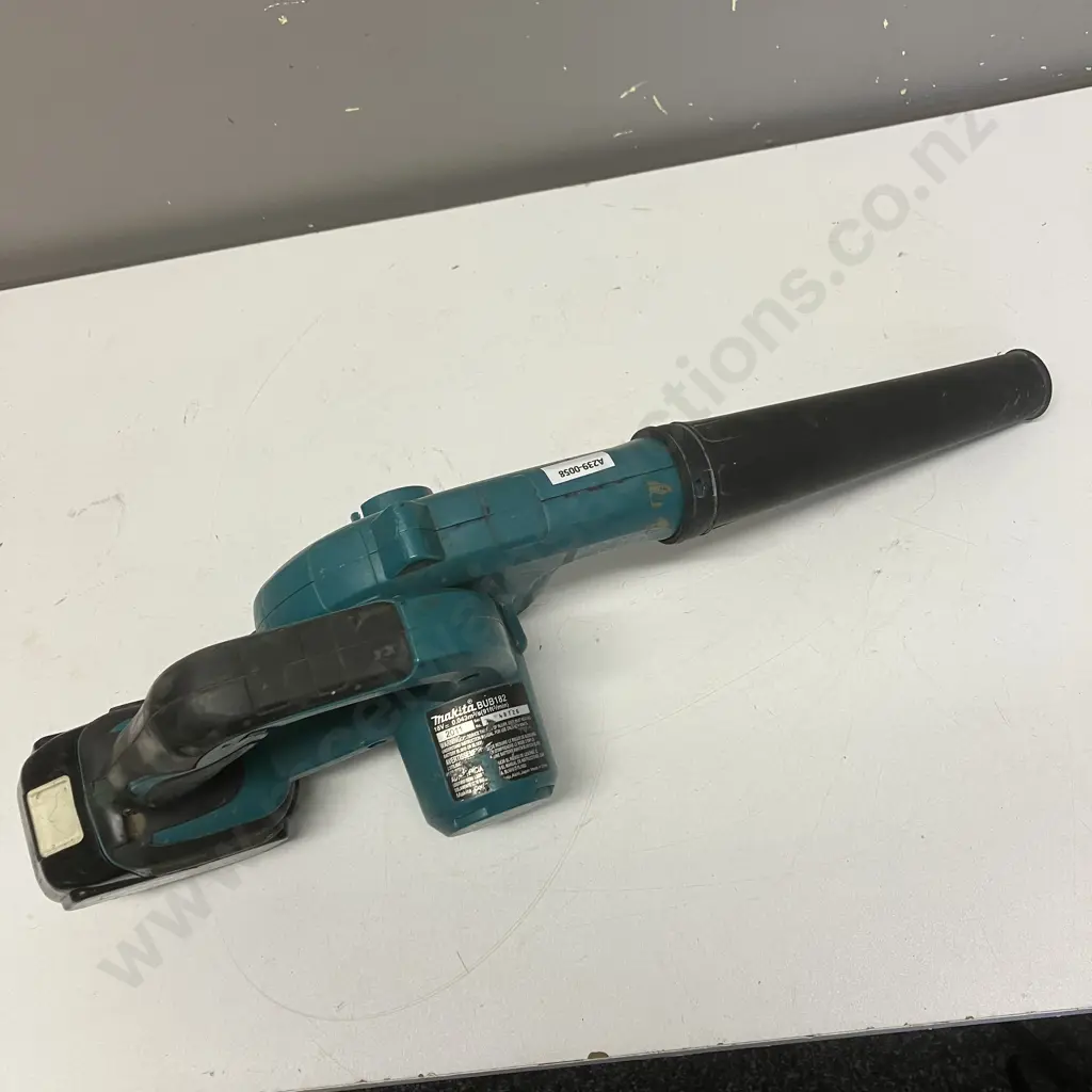 Makita BUB182 LXT Cordless Blower Short Nozzle 18V With 5.0Ah Battery (No Charger) Image 1++