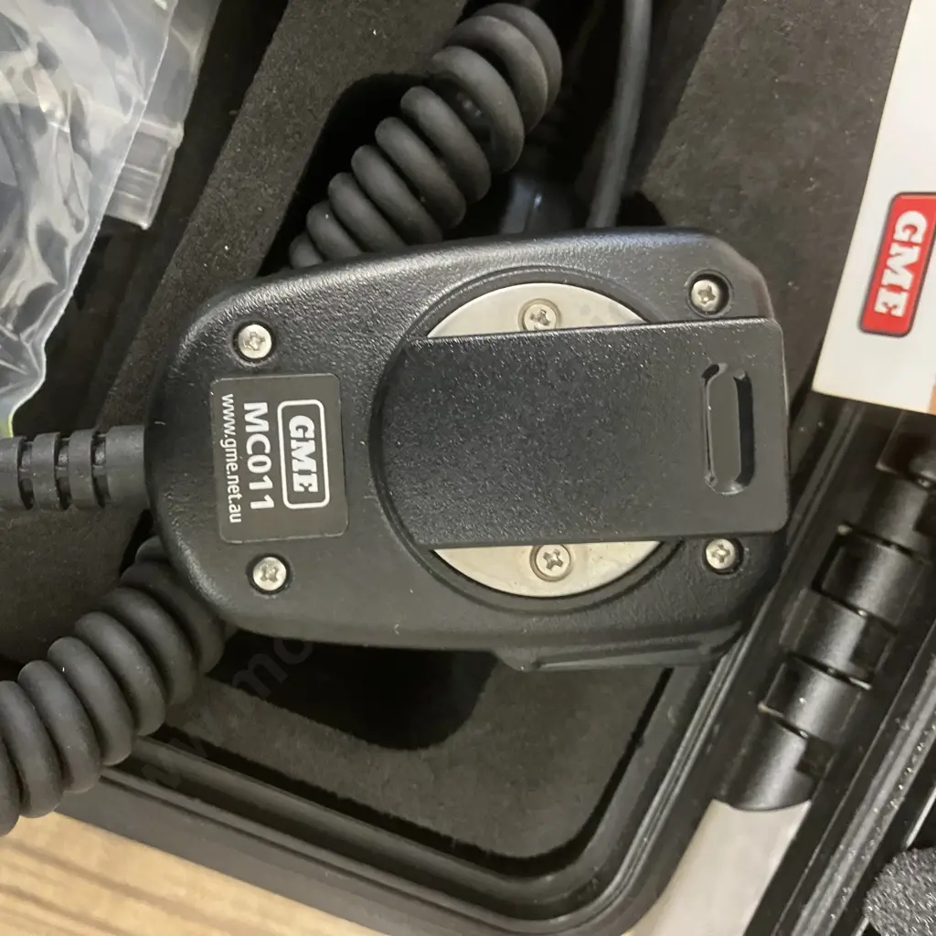 Pair of GME 5/1 Watt UHF CB Handheld Radios In Moulded Case - TX6160 With MC011 Radio Speaker Microphones (No Charger) Image 1++