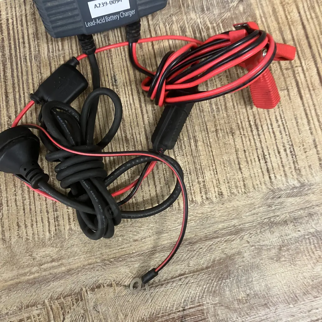 Bosch C7 12/24-Volt 6-Mode Battery Charger and Maintainer (Missing Black Clip) Image 1++