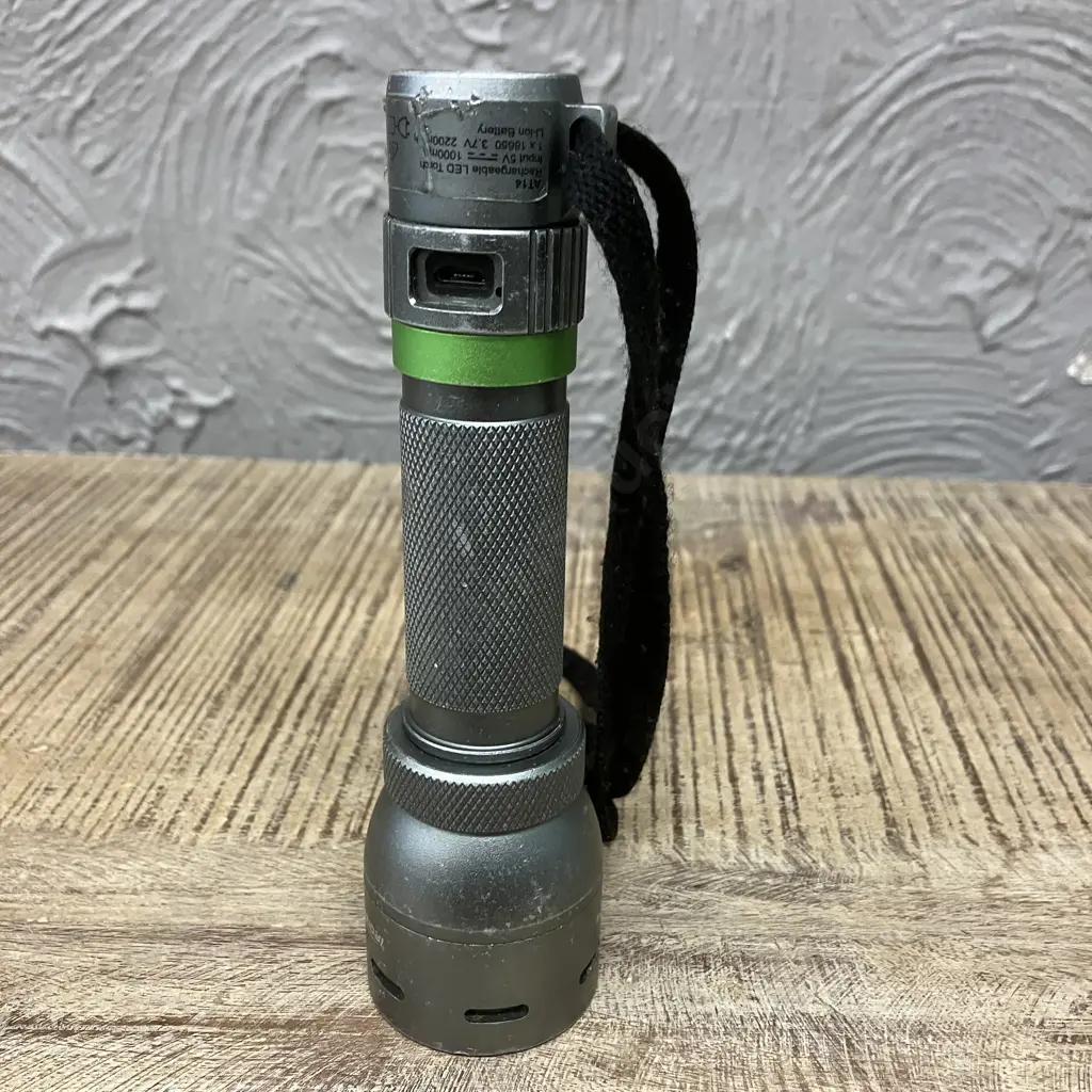 IronHorse 1000 Lumen Rechargeable Torch (No Charger) Image 1++